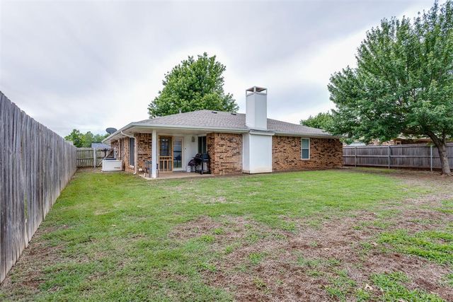 10209 Hollyhead Way, Yukon, OK 73099
