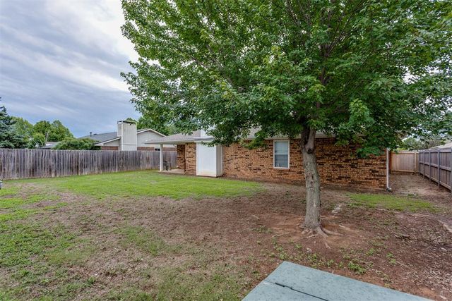 10209 Hollyhead Way, Yukon, OK 73099