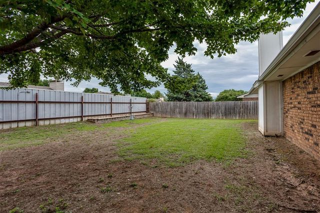 10209 Hollyhead Way, Yukon, OK 73099