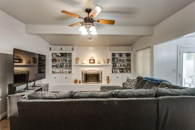 10209 Hollyhead Way, Yukon, OK 73099
