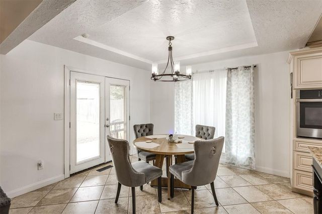 10209 Hollyhead Way, Yukon, OK 73099