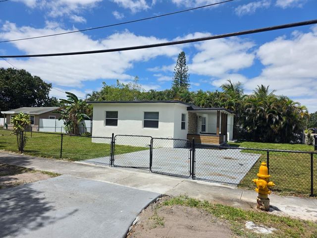 9900 NW 25th Avenue, Miami, FL 33147