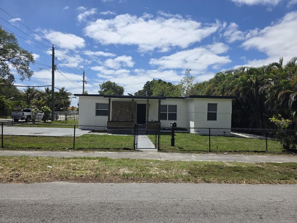 9900 NW 25th Avenue, Miami, FL 33147