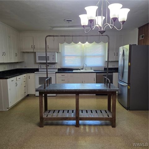 108 4th NE, Reform, AL 35481