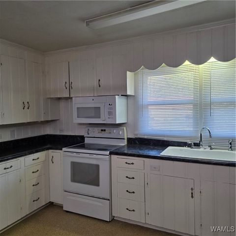 108 4th NE, Reform, AL 35481