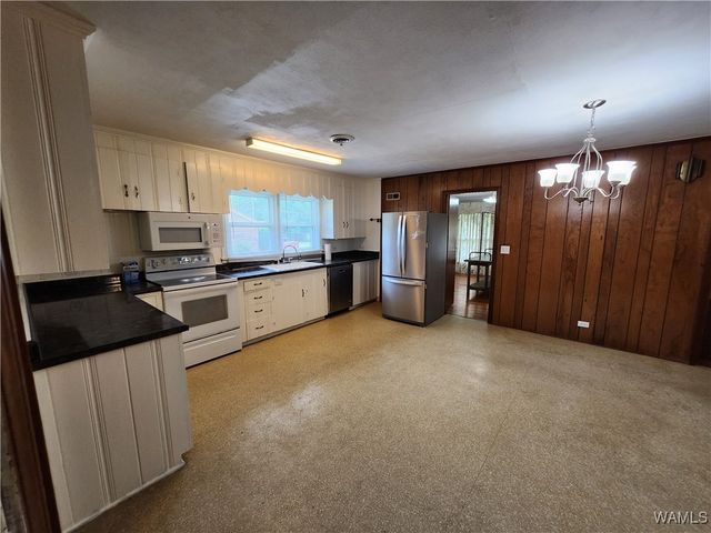 108 4th NE, Reform, AL 35481