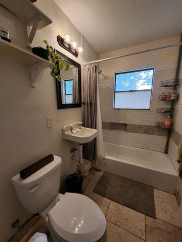 3707 Daphne Street, Houston, TX 77021