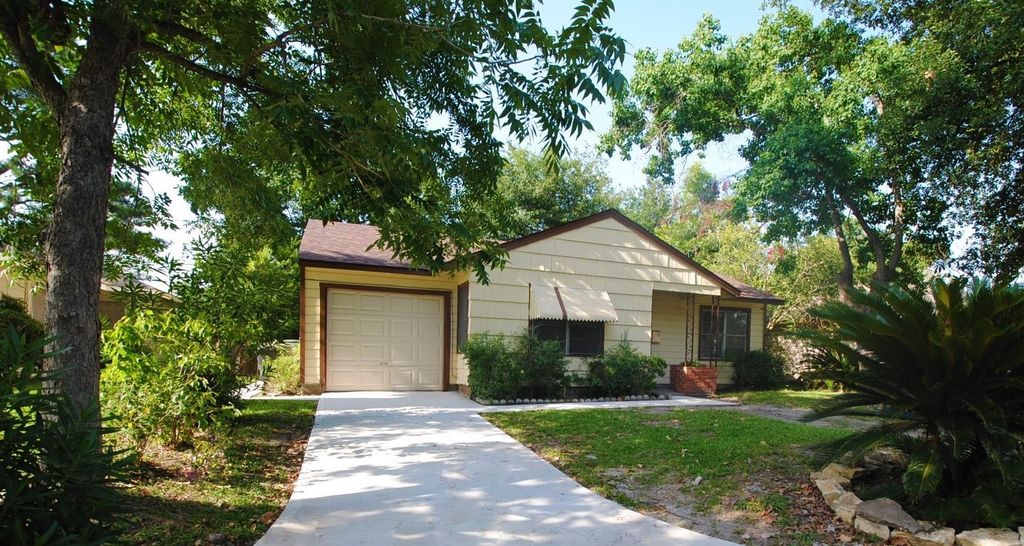 3707 Daphne Street, Houston, TX 77021