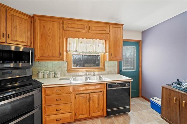 10005 E 69th Terrace, Raytown, MO 64133