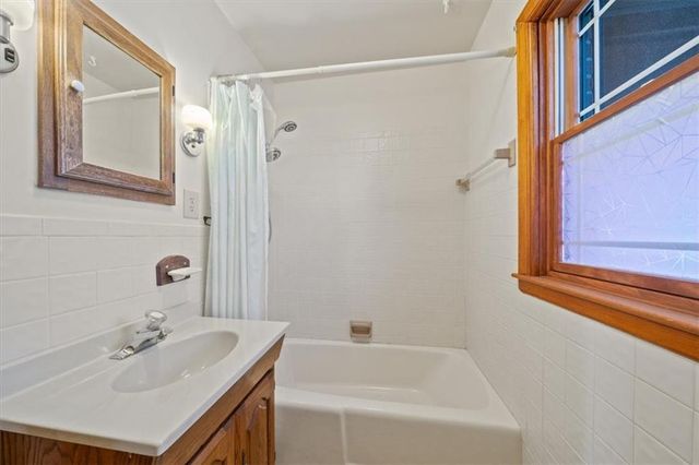 10005 E 69th Terrace, Raytown, MO 64133