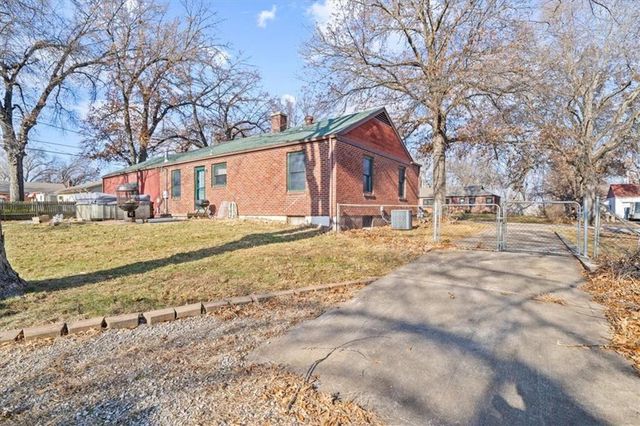 10005 E 69th Terrace, Raytown, MO 64133