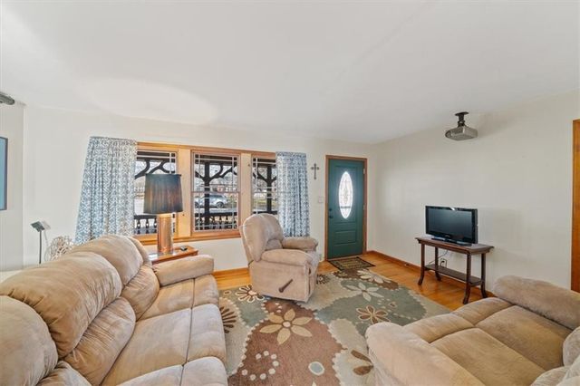 10005 E 69th Terrace, Raytown, MO 64133