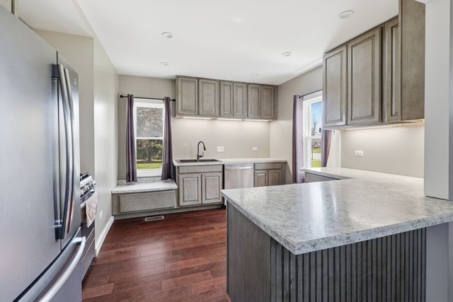 307 W Army Trail Road, Bloomingdale, IL 60108