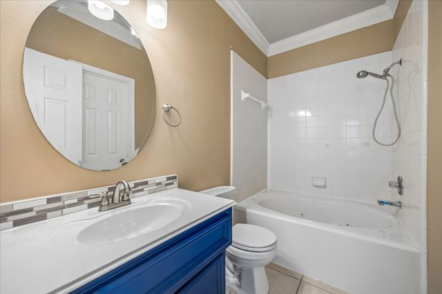 1624 W 25th Street B, Houston, TX 77008