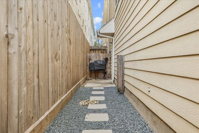 1624 W 25th Street B, Houston, TX 77008