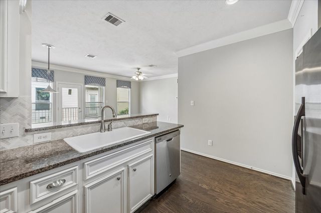 1624 W 25th Street B, Houston, TX 77008