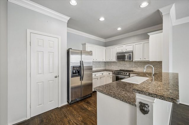 1624 W 25th Street B, Houston, TX 77008