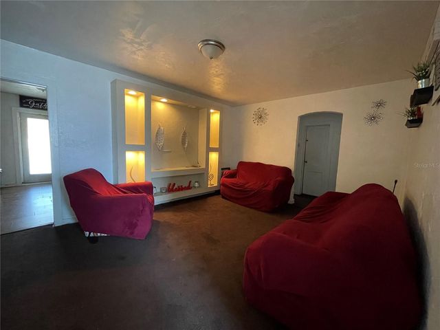 107 W BERESFORD AVENUE, Deland, FL 32720