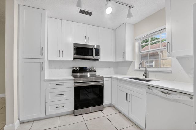 22334 SW 57th Circle, Boca Raton, FL 33428