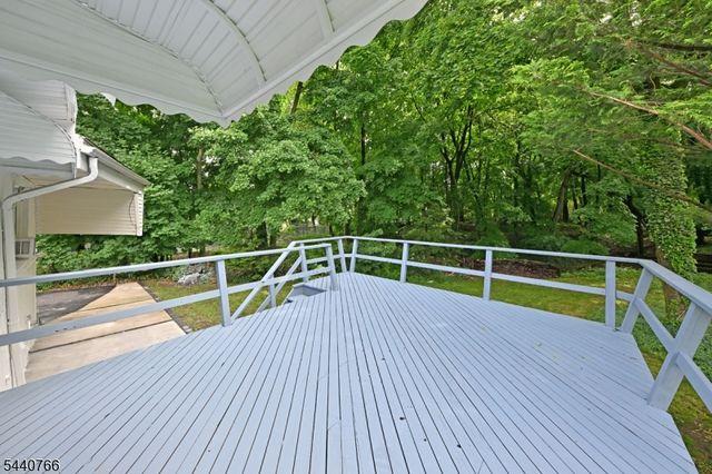 221 Lakeview Dr, Ridgewood Village, NJ 07450