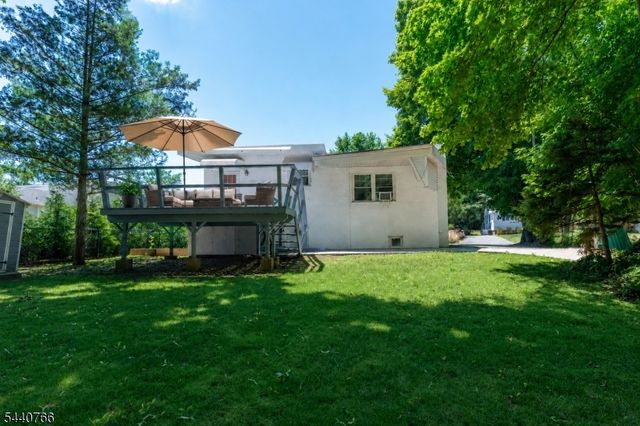221 Lakeview Dr, Ridgewood Village, NJ 07450