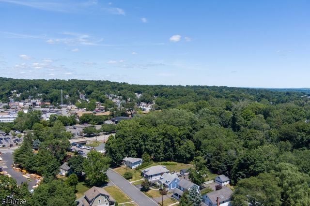 221 Lakeview Dr, Ridgewood Village, NJ 07450