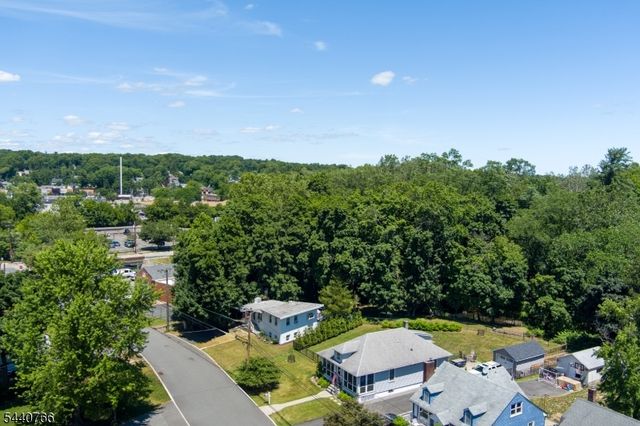 221 Lakeview Dr, Ridgewood Village, NJ 07450