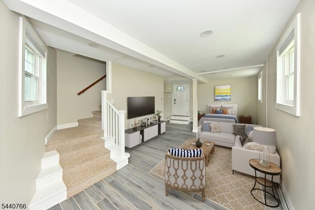 221 Lakeview Dr, Ridgewood Village, NJ 07450