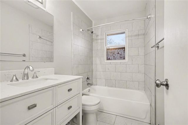 4937 Overton Avenue, Kansas City, MO 64133