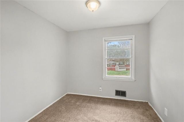 4937 Overton Avenue, Kansas City, MO 64133