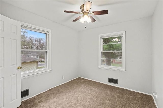 4937 Overton Avenue, Kansas City, MO 64133