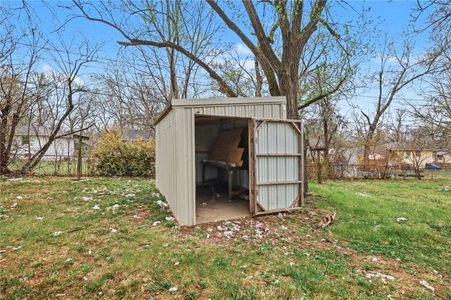 4937 Overton Avenue, Kansas City, MO 64133