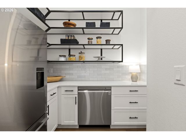 2065 Sw 75TH Ave, Portland, OR 97225