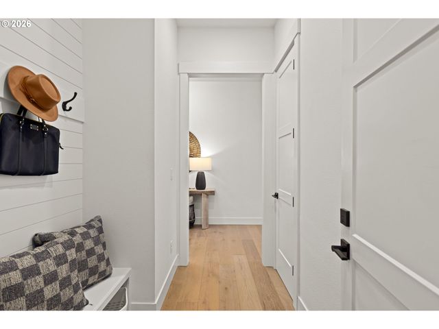 2065 Sw 75TH Ave, Portland, OR 97225