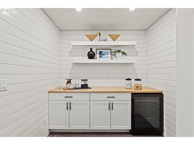 2065 Sw 75TH Ave, Portland, OR 97225