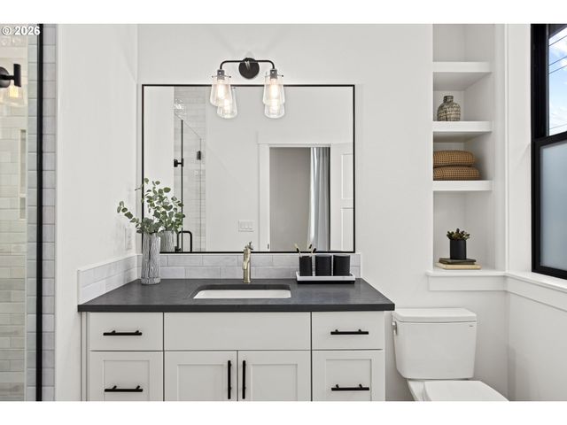 2065 Sw 75TH Ave, Portland, OR 97225