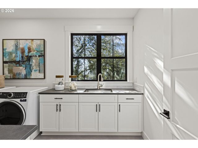 2065 Sw 75TH Ave, Portland, OR 97225