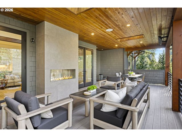 2065 Sw 75TH Ave, Portland, OR 97225