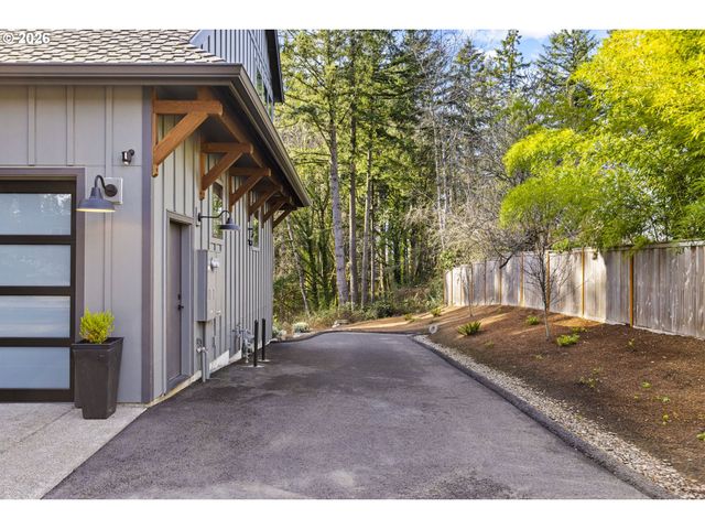 2065 Sw 75TH Ave, Portland, OR 97225