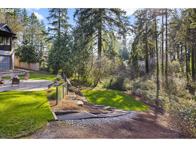2065 Sw 75TH Ave, Portland, OR 97225