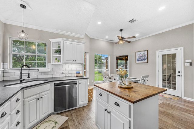 856 Tahoe Trail Drive, Hewitt, TX 76643