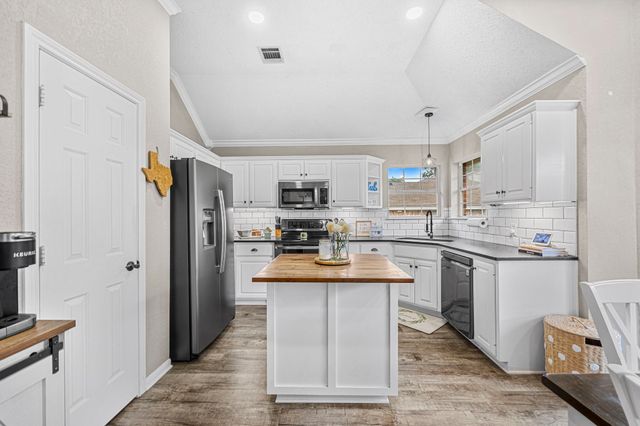 856 Tahoe Trail Drive, Hewitt, TX 76643
