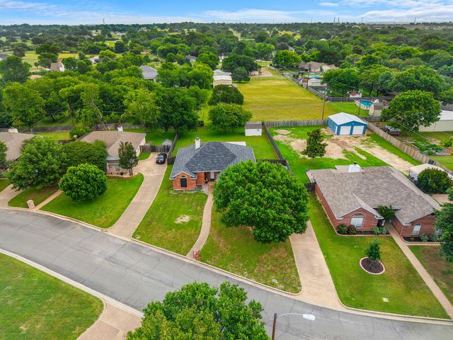 856 Tahoe Trail Drive, Hewitt, TX 76643