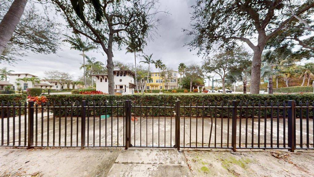 690 Amador Lane 3, West Palm Beach, FL 33401