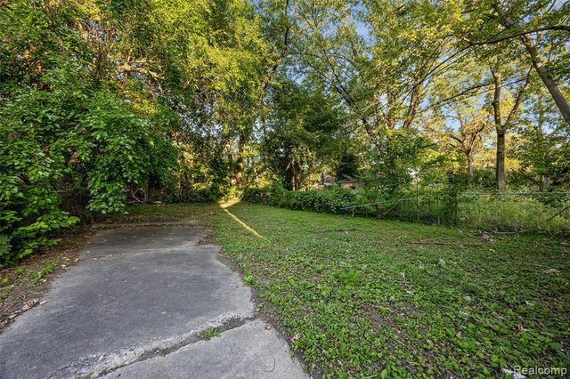 14774 Woodmont Avenue, Detroit, MI 48227