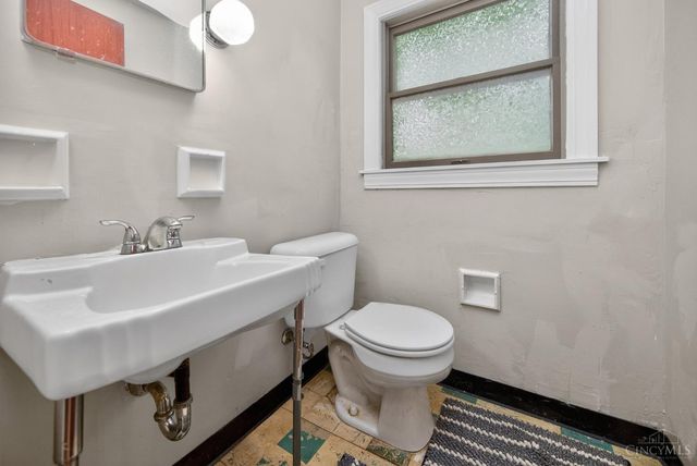 3270 Renfro Avenue, Cincinnati, OH 45211