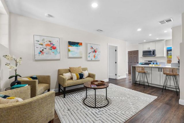 1280 Santa Fe Dr, Encinitas, CA 92024