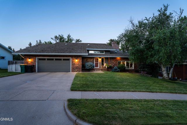 1117 Highland Acres Road, Bismarck, ND 58501 property photo
