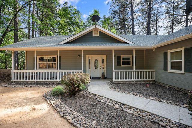 6221 Pine Needle Ln, Placerville, CA 95667