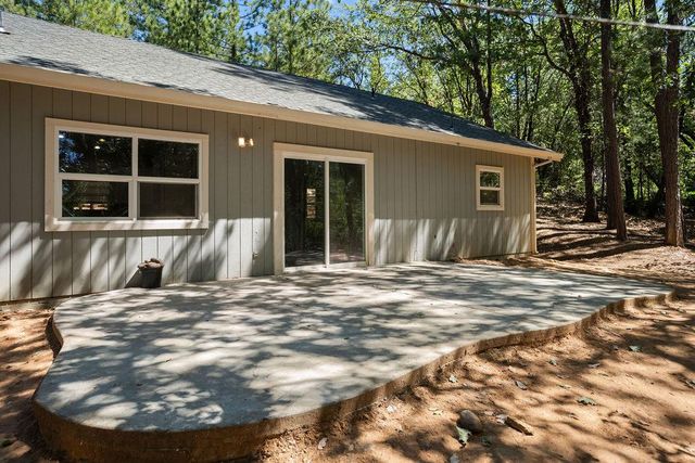 6221 Pine Needle Ln, Placerville, CA 95667